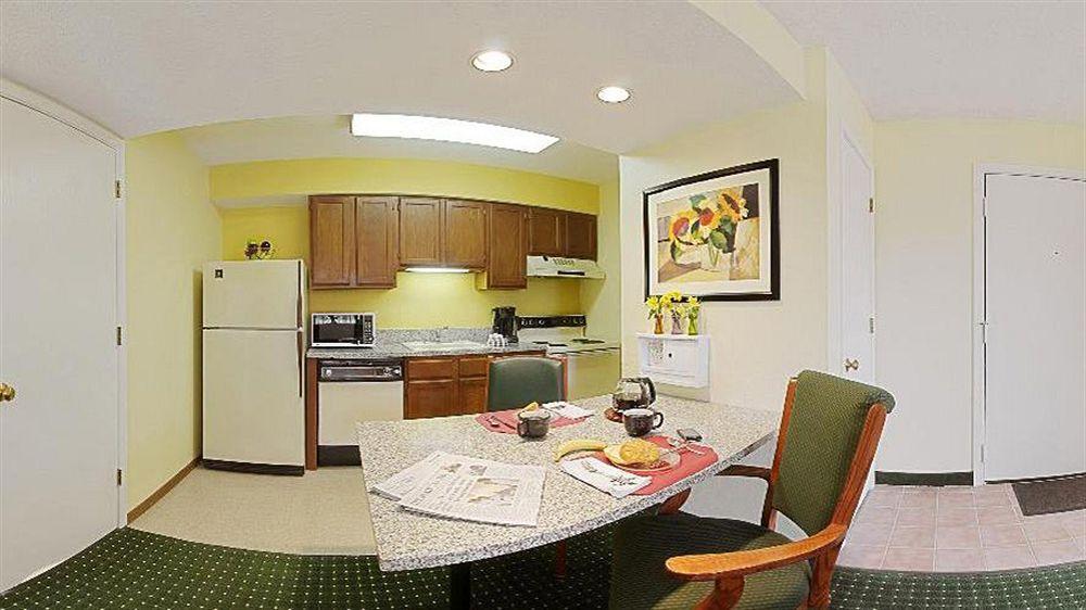 Sonesta Simply Suites Cleveland Airport Middleburg Heights Exteriör bild