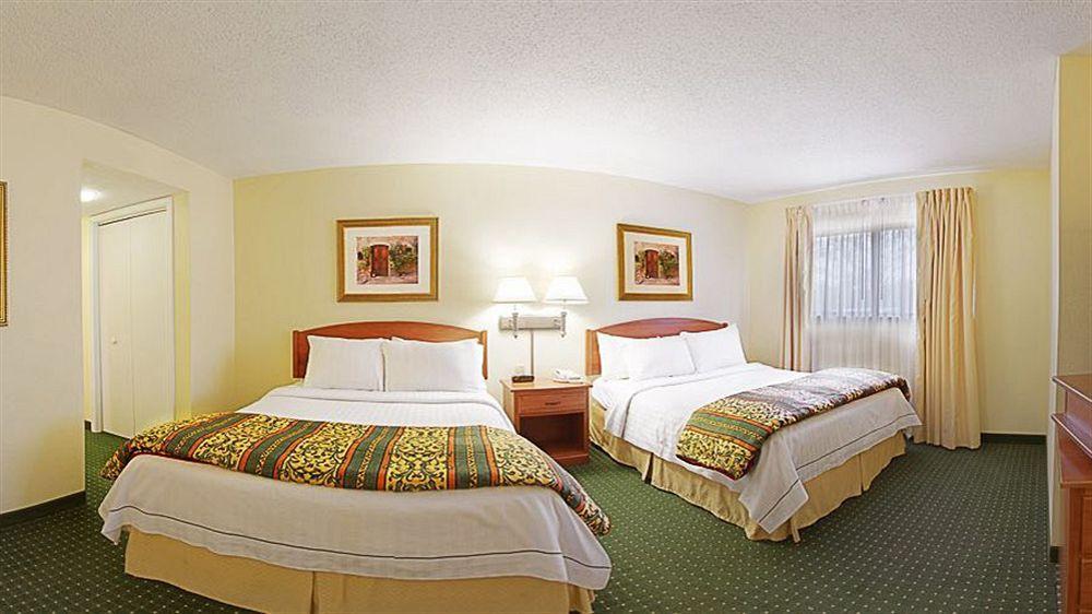 Sonesta Simply Suites Cleveland Airport Middleburg Heights Exteriör bild