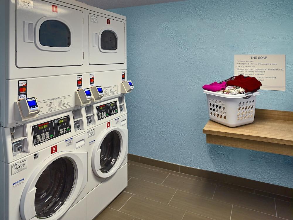 Sonesta Simply Suites Cleveland Airport Middleburg Heights Exteriör bild