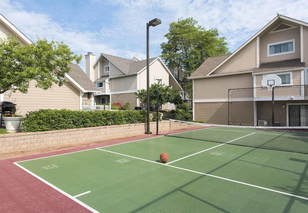 Sonesta Simply Suites Cleveland Airport Middleburg Heights Exteriör bild
