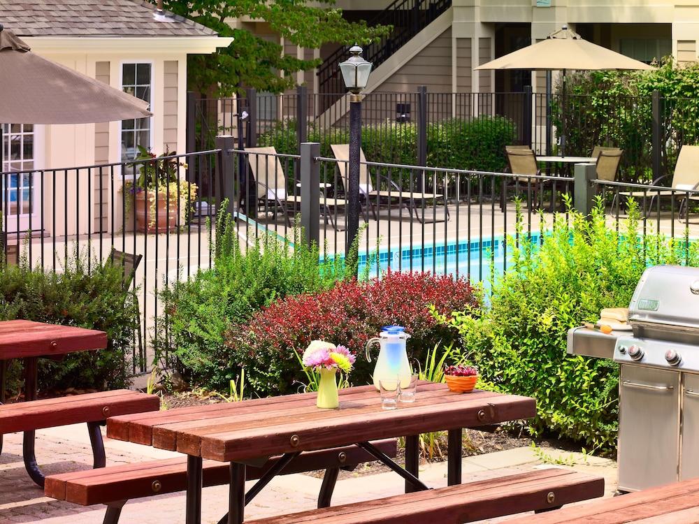 Sonesta Simply Suites Cleveland Airport Middleburg Heights Exteriör bild