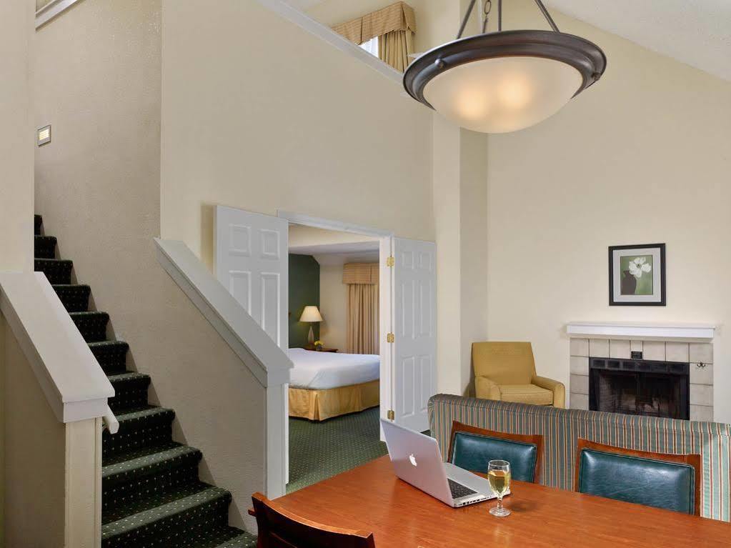 Sonesta Simply Suites Cleveland Airport Middleburg Heights Exteriör bild