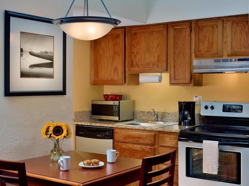 Sonesta Simply Suites Cleveland Airport Middleburg Heights Exteriör bild