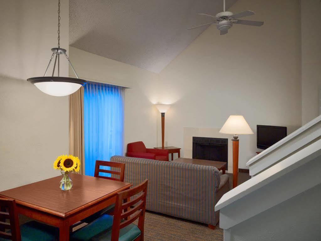 Sonesta Simply Suites Cleveland Airport Middleburg Heights Exteriör bild